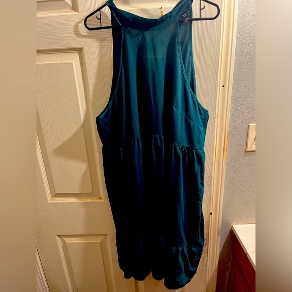 Dress ties up around the neck - Picture 1 of 1